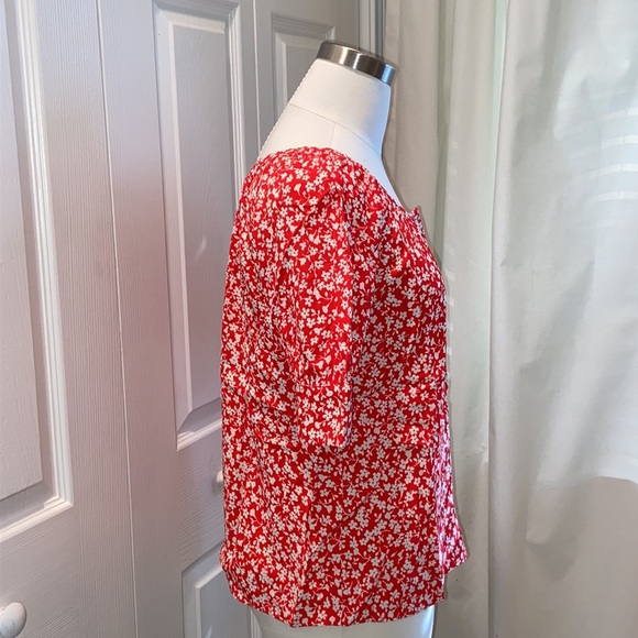 🎉HP🎉 J.Crew Scoopneck top in tossed bouquet print - Picture 4 of 10